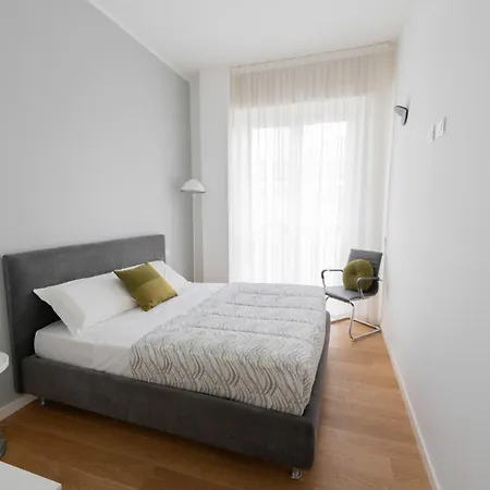 Elegant In The Heart Of Apartment Milan
