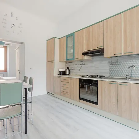 Guesthost - Turquoise Mini Flat Near Fs