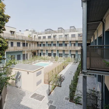 Appartement Superior With Veranda And Shared Swimming Pool Milaan