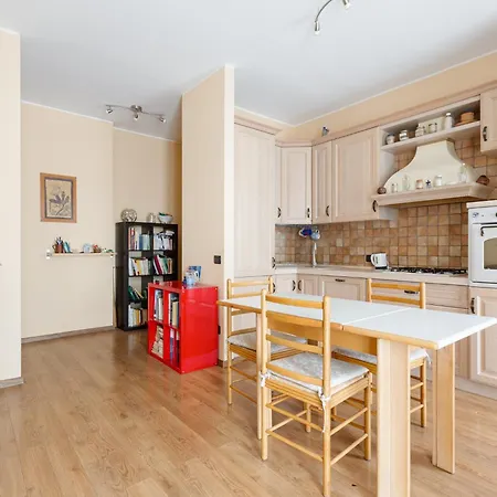 Guesthost - Bande Nere M1 Comfy With Balcony *