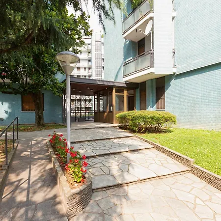 아파트 Guesthost - Bande Nere M1 Comfy With Balcony *