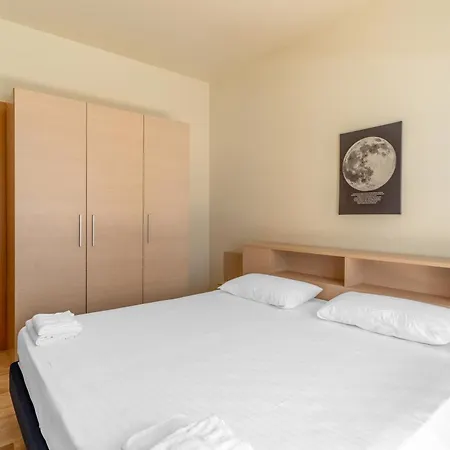 Mi Casa Fraschini アパートホテル 3*