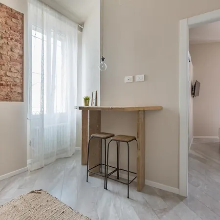 Stylish Studio, Skyline View, Modern Amenities Apartment Milan