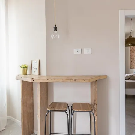 Stylish Studio, Skyline View, Modern Amenities Milán