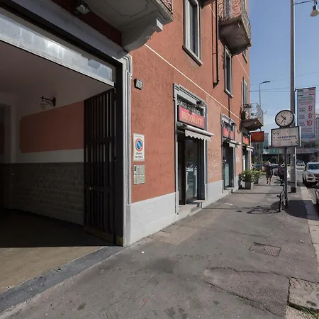 Stylish Studio, Skyline View, Modern Amenities Milán