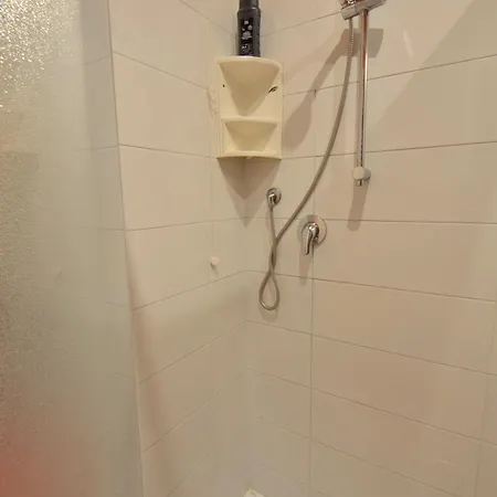 Bellissimo Mini Deluxe Di Design E A Tema Inghiterra - Potente Wi-fi Ottimo Il Collegamento Con Aeroporto Di Malpensa E Rho Fiera, Vicino A 3 Linee Metropolitane