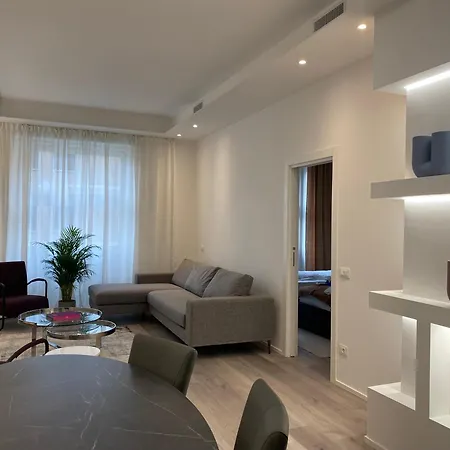 San Babila Luxury Apartment Milan