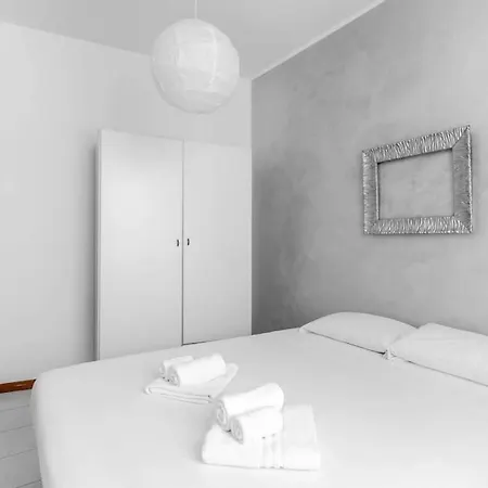 Duomo Navigli - Resinart With Patio And Wifi アパート