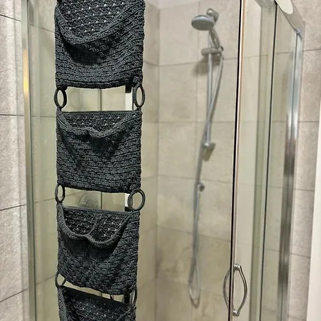 In Garibaldi Station And Self Check In 4 People Apartmán