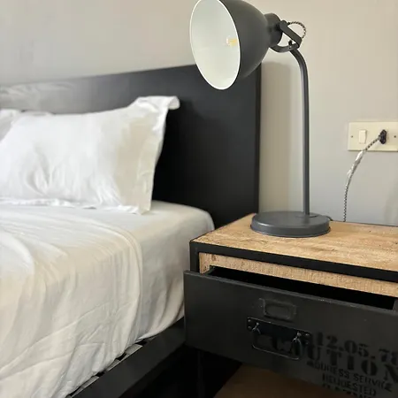 Apartmán In Garibaldi Station And Self Check In 4 People Milán