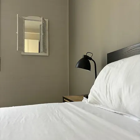 In Garibaldi Station And Self Check In 4 People Apartmán