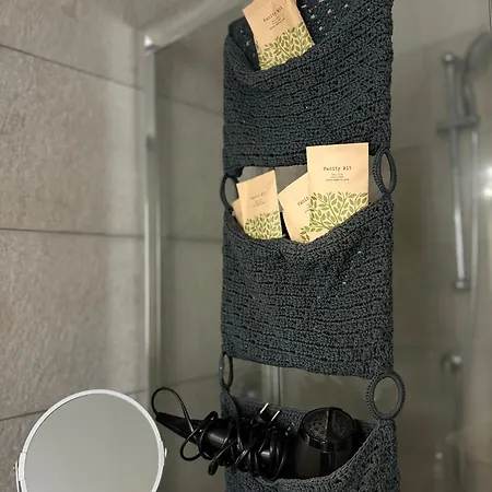 In Garibaldi Station And Self Check In 4 People Apartmán