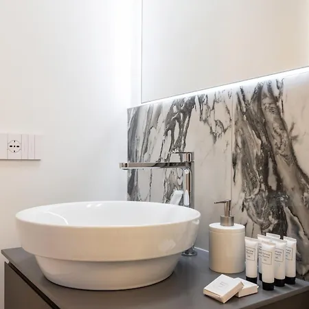 Easyhomes - Bandello * Milan