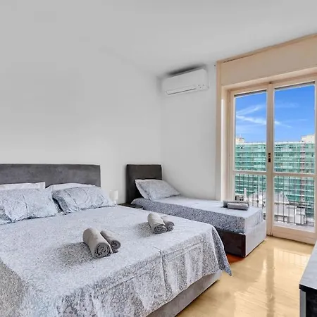 Apartment Ca17 -centrale-duomo -central Maxi - Milan