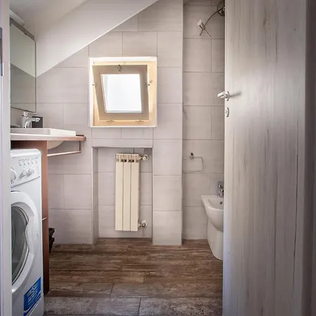 The Rent - Beautiful With Balcony In Porta Romana *