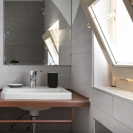 The Rent - Beautiful With Balcony In Porta Romana * ميلان