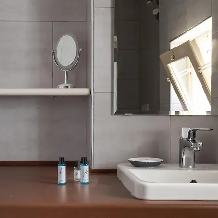 The Rent - Beautiful With Balcony In Porta Romana *