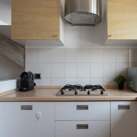 The Rent - Beautiful With Balcony In Porta Romana ميلان