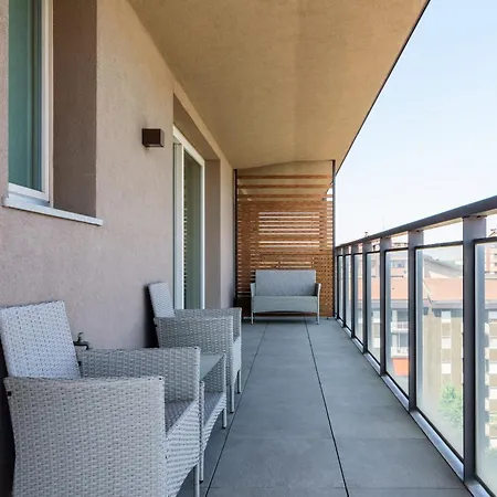 Luxury Flat With Pool Gym Spa Parking - Unit9b Apartment *
