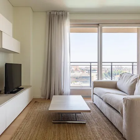 Luxury Flat With Pool Gym Spa Parking - Unit9b