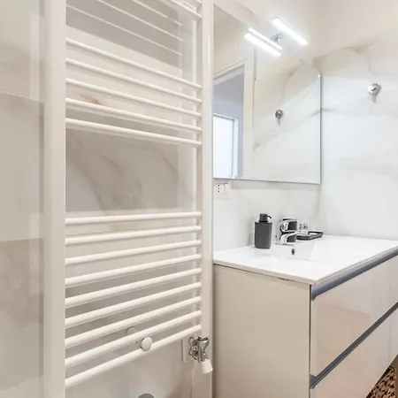 Apartment Bright 700m From Dergano M3 Milan