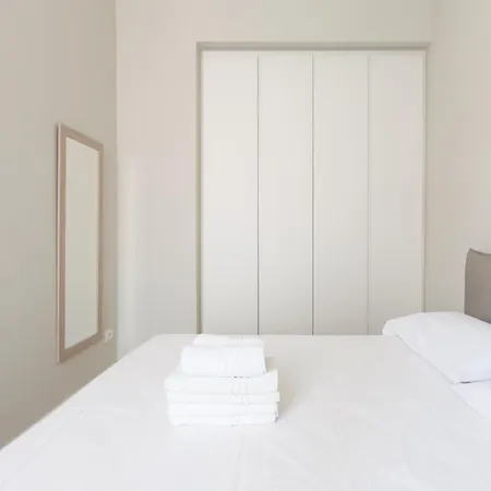 Guesthost - Washington Modern *