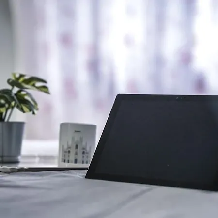 Spacious Hub, Metro At Doorstep M1 And M2 1 Min Апартаменты *