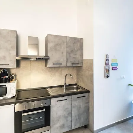 Spacious Hub, Metro At Doorstep M1 And M2 1 Min * Milán
