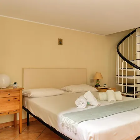 Joivy Charming Flat In Porta Romana Apartment