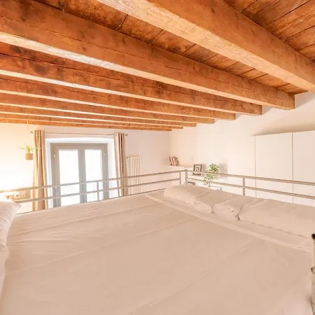 Guest Planet - Rosso - Navigli Area Apartment Milan