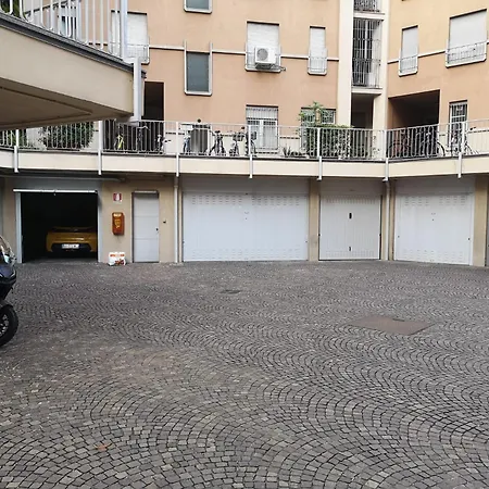 Cadolini - Secured Parking! - Duomo In 20 Min - Quiteness And Garden Appartamento Milano
