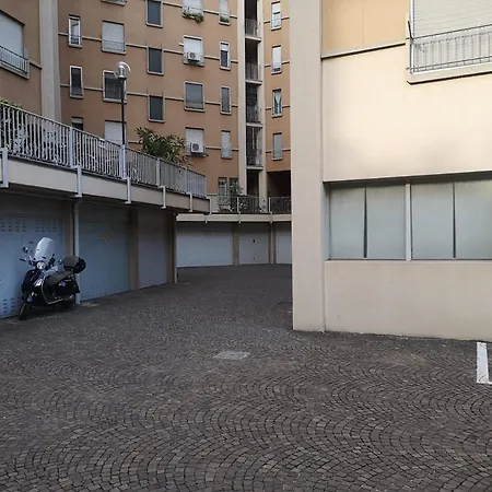 Cadolini - Secured Parking! - Duomo In 20 Min - Quiteness And Garden Appartamento *