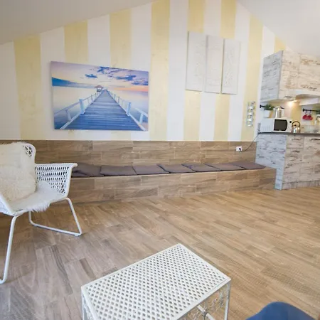 Apartman Amazing Attic Max 10 People With Parking & Wifi, Near To 3 Tram Lines And To The Metro - Well Connected To Airports And To The Train Station Milánó