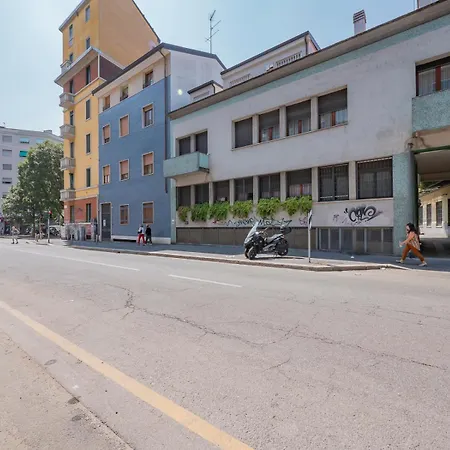 I Host - Binda 20 * Milan