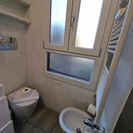 Bilocale Moderno Viale Umbria Διαμέρισμα