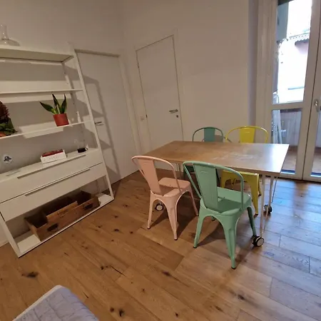 Bilocale Moderno Viale Umbria Apartman *