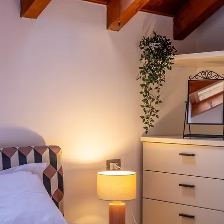 Romantic Navigli - 15min Duomo - Free Parking Apartmán *