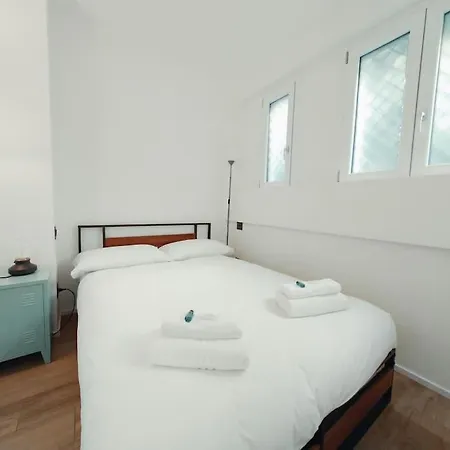 Carlo - 15 Min From Duomo Милан