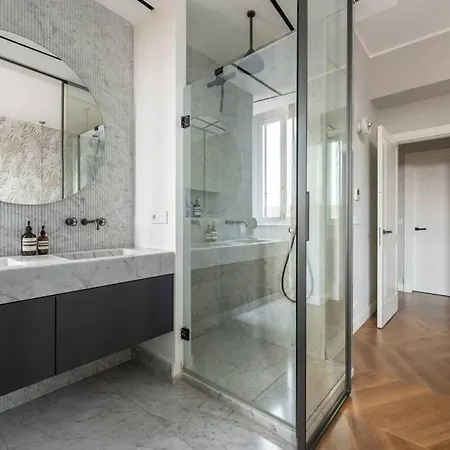 Apartamento Situado En Un Edificio De Principios Del Siglo Xx. * Mailand