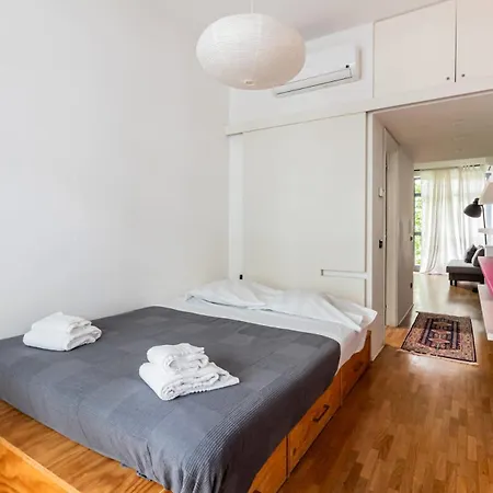 Homeby, Stylish With Balcony Apartment Milan