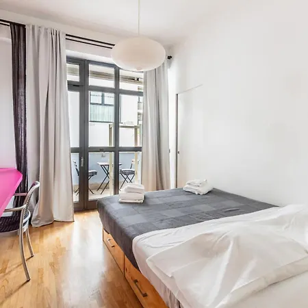 Apartment Homeby, Stylish With Balcony Milan