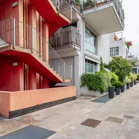 Homeby, Stylish With Balcony