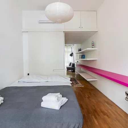 Apartment Homeby, Stylish With Balcony Milan