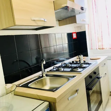 Very Nice Flats With Balcony And Close To The Metro شقة