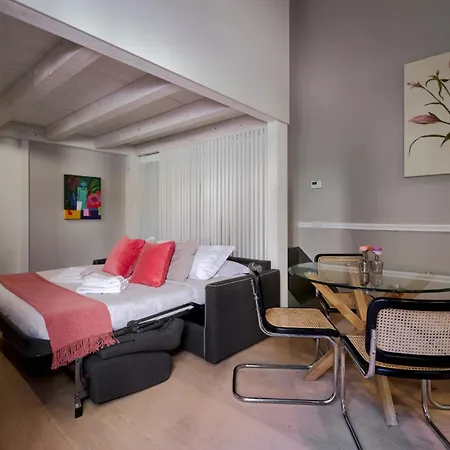 Apartment Style Loft In Great Location *