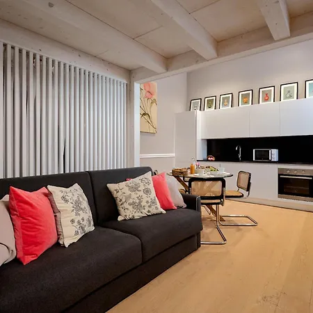 Style Loft In Great Location