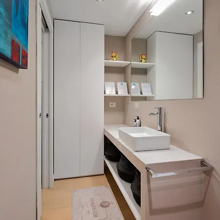 Style Loft In Great Location