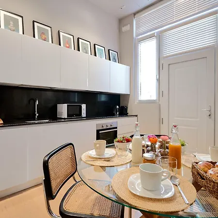 Style Loft In Great Location *