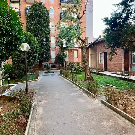 Moderno Ed Elegante Loft Con Balcone Daire Milano