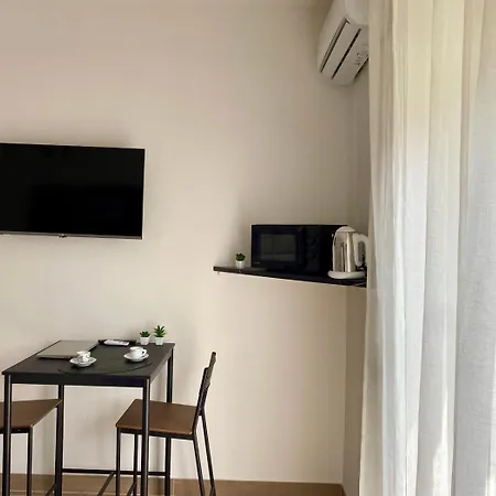 Moderno Ed Elegante Loft Con Balcone